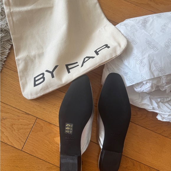 FINN SILVER METALLIC
LEATHER - Picture 5 of 6